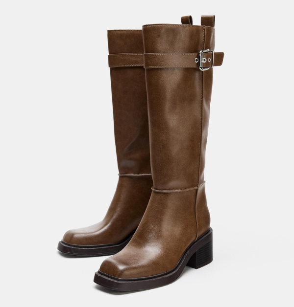 Zara這雙過膝長靴採用棕色皮革搭配粗縫線細節，增添些許粗獷與個性感。長靴剪裁貼合腿型，同時完美拉長雙腿比例，兼具時尚與實穿性。
