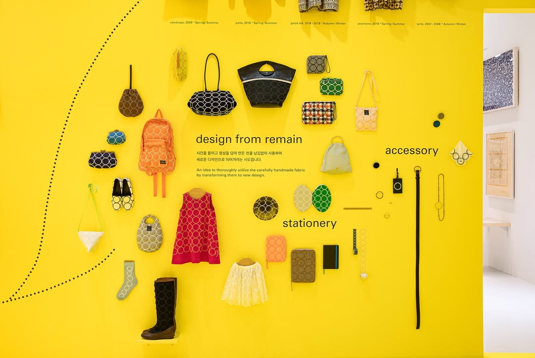 「雖說這是我創立的品牌,但在思考未來願景時,它(minä perhonen)可能無法在我有生之年全部完成。同時,我也希望這個品牌能對社會帶來一些好的貢獻,把品牌精神傳承下去。」這是皆川明多次提及品牌「至少延續百年」的原因。「若要簡言之,minä perhonen 的設計初心,就是希望透過創作,讓所有人在生活中感到喜悅,這也是最重要的意義。」