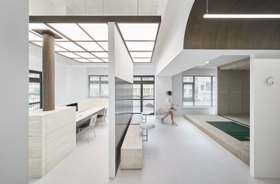 台中運動與設計圈近期最受矚目的新場域！坐落於南區的室內高爾夫空間「Golfwer」，以極簡建築語彙與「光」為核心設計概念，打造出全台少見、兼具美感與功能性的室內球場。無論你是高爾夫初學者、專業球友，或是喜愛極簡設計與建築空間的人，都喜歡上這個全新的空間。