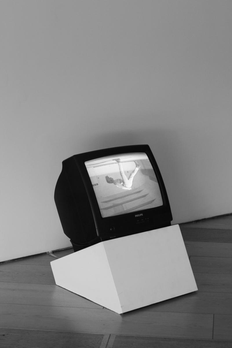 在職場上說「好」，有時確實是一種必要的社交技巧；但當每一次請求都無法拒絕，真正付出代價的，往往只有自己。許多人並非不知道自己早已超載，而是過度害怕被貼上「不配合」、「不好共事」的標籤，只能選擇先答應下來，再靠硬撐把事情完成。這樣的應對方式短期看似安全，長期卻容易讓人陷入無止盡的工作循環，也讓主管與同事逐漸失去對你工作極限的敏感度。拒絕從來不等於能力不足，而是一種讓界線被看見、讓責任重新被分配的必要溝通。