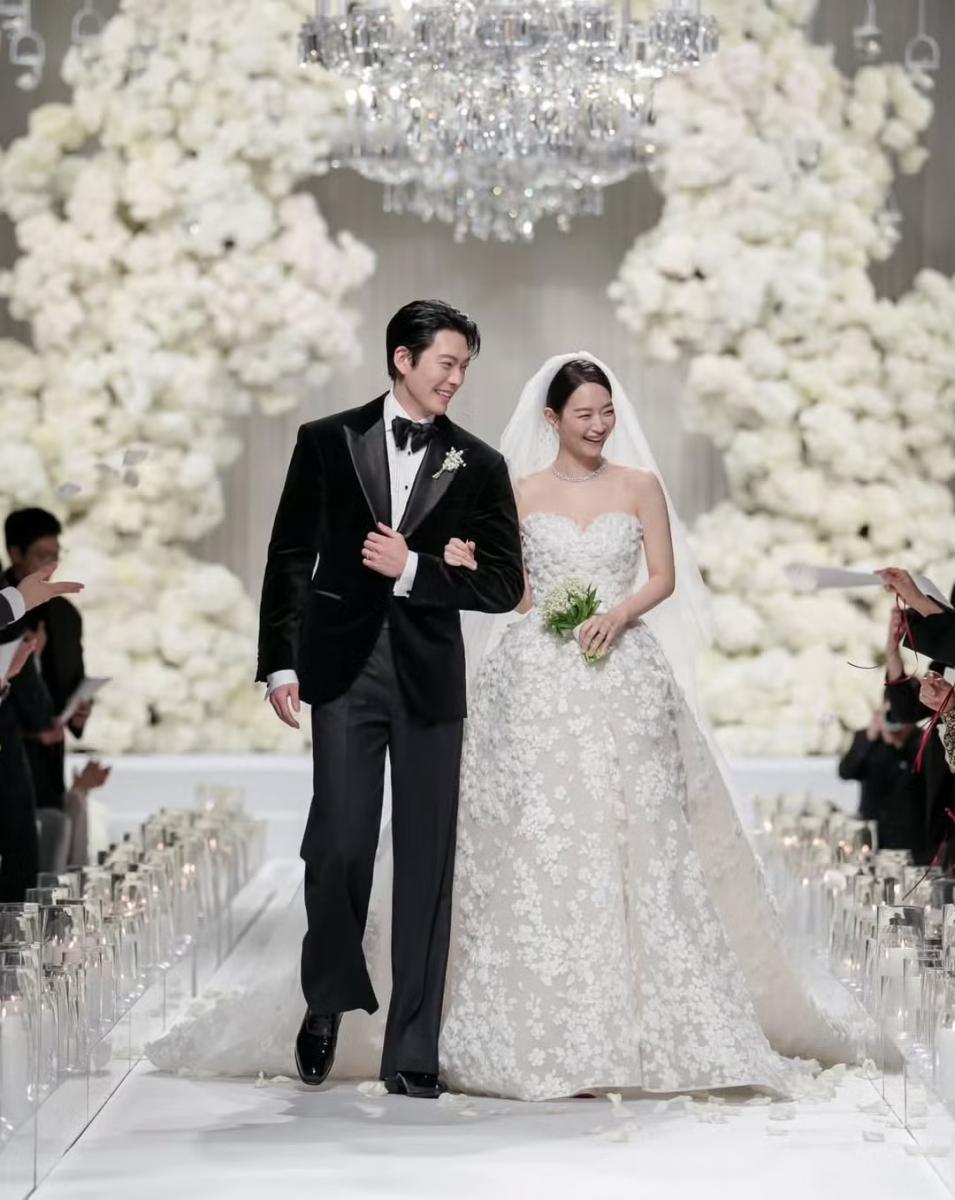 從申敏兒婚禮上的珠寶選擇，到這7款 LV Diamonds 入門之作，可以看見路易威登如何把品牌符號、鑽石工藝與佩戴實用性取得平衡。它們不只屬於重要時刻，也適合陪伴日常，成為長久而穩定的存在。