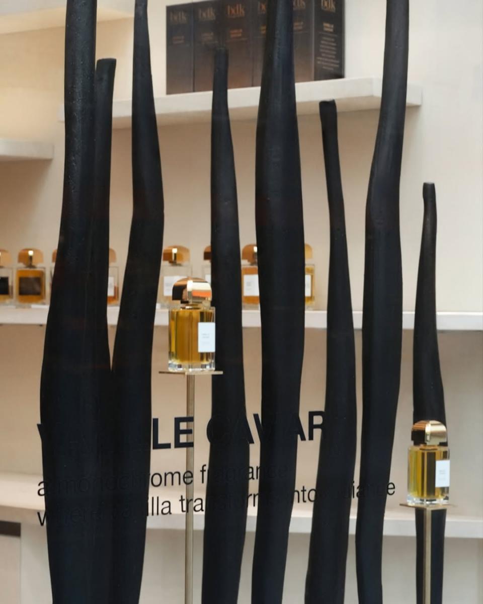 然而，這並非 LVMH 集團首次投資小眾香氛品牌。過去，集團曾透過旗下創投基金 LVMH Luxury Ventures，對法國小眾香水品牌 BDK Parfums（巴杜克）進行少數股權投資，也透過另一家跨國私募股權公司 L Catterton，收購英國小眾香氛品牌 Vyrao，以及法國百年香氛品牌 Maison Berger（柏格薰香）。LVMH 集團一步步加碼小眾香氛領域，無疑展現其對全球市場潛力的高度看好。