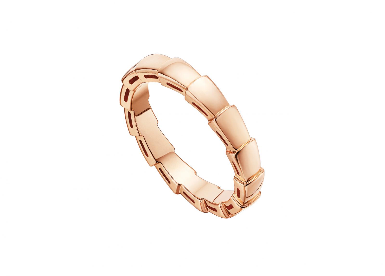 除了白 K 金外，我們也很推薦玫瑰金的款式，其低調又不失去奢華氣息的風格，能成為女孩造型的焦點。