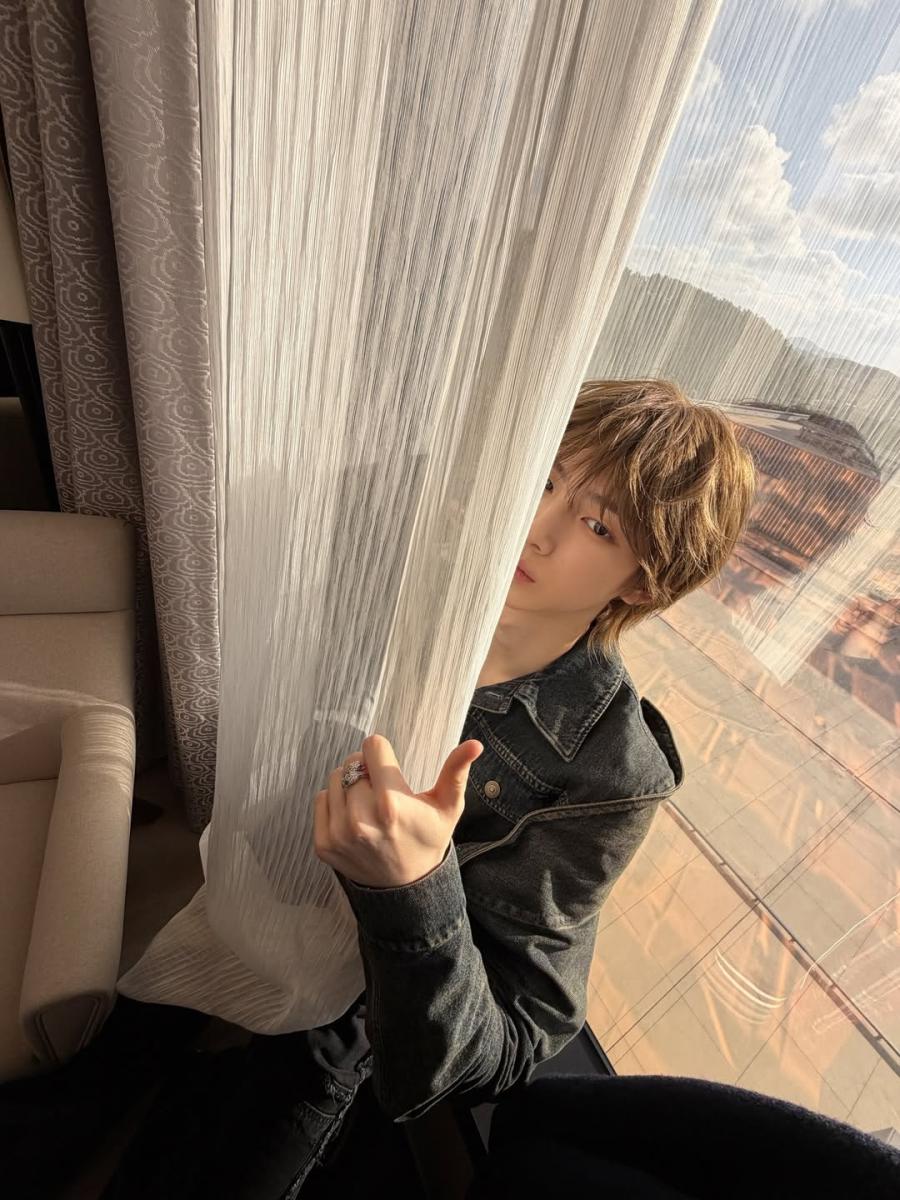 這次金主訓在演出時搭配的珠寶是來自 Bvlgari 兩大經典系列珠寶，在項鍊的選擇上他以 B.zero1 吊墜系列的款式為穿搭，而在戒指上則挑選了兩款標誌性的 Serpenti 系列為搭配