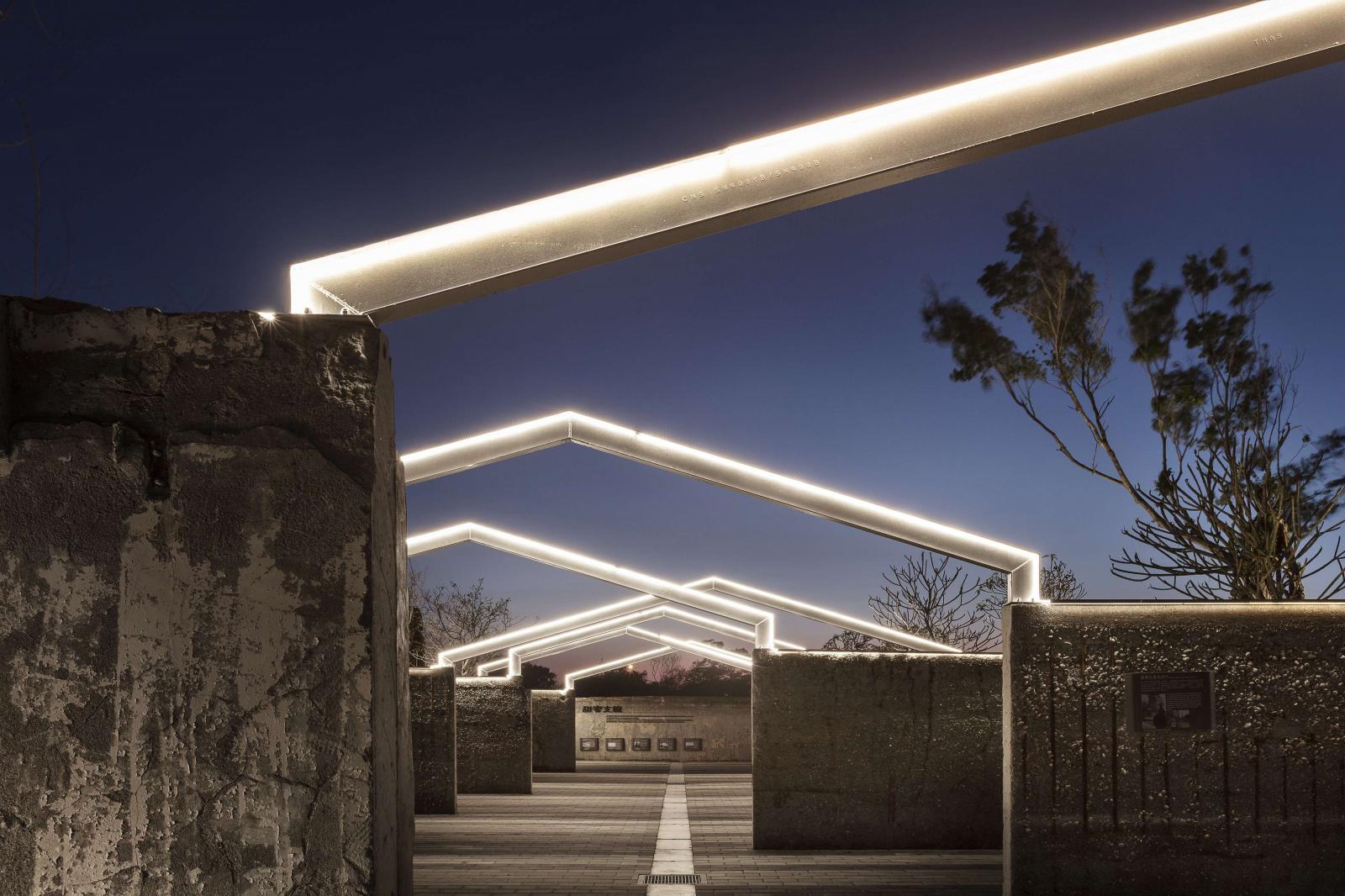 除了斗六糖廠，由雲林縣政府推動的「北港糖廠鐵道地景文化空間營造計畫」近日也榮獲 2025 年日本 Good Design Award 殊榮。計畫結合地方文化團隊，以傳承記憶為設計主軸，保留糖廠倉庫、鐵道軌跡及蒸氣裝置等歷史遺構，轉化為兼具文化體驗與觀光休憩功能的特色場域，展現雲林深厚的人文底蘊與再生設計能量。