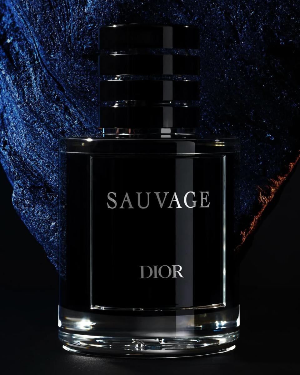 至於香水領域,迪奧香水(Parfums Christian Dior)受惠於 Miss Dior Essence 與 Dior Homme Parfum 的成功上市,帶動整體表現;Sauvage 亦持續穩居全球最暢銷香水寶座。嬌蘭(Guerlain)則受最新推出的 Aqua Allegoria 與 L’Art & La Matière 香水系列新品帶動,表現穩健。紀梵希香水(Parfums Givenchy)亦推出其經典香氛 L’Interdit Parfum 的全新花香版本,進一步豐富品牌香氛版圖。