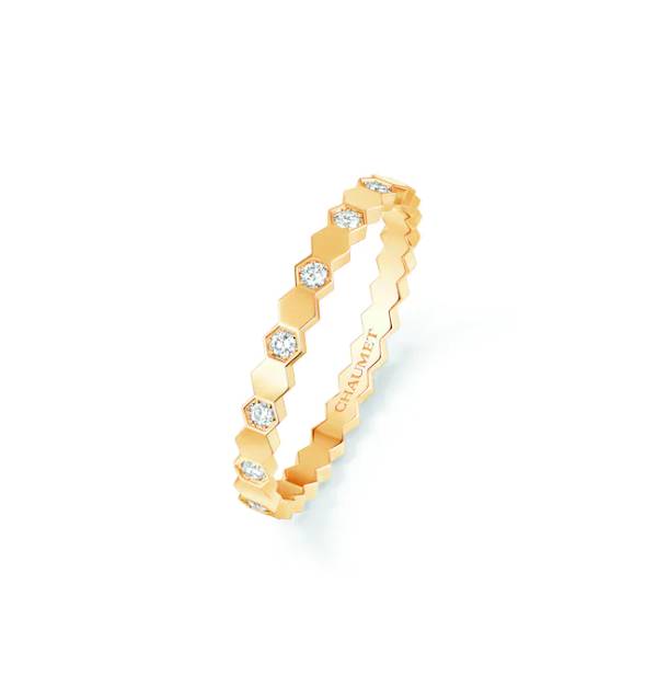 18K黃金鑲鑽戒指，約NTD 95,200