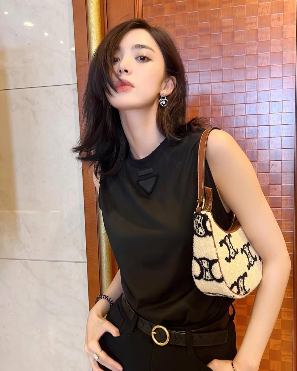 《玉茗茶骨》古力娜札美私服5個同款包推薦！Coach這款兩萬內就可入手
