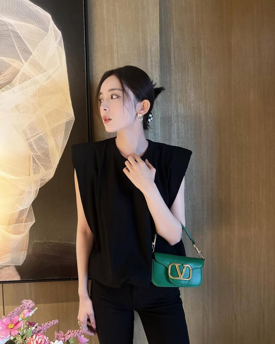 《玉茗茶骨》古力娜札美私服5個同款包推薦！Coach這款兩萬內就可入手