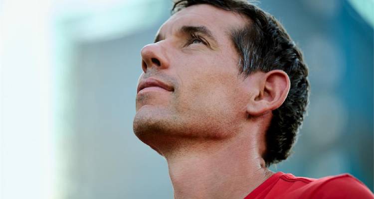 回到眼前這場即將登場的極限挑戰，我們或許還無法預知，艾力克斯在明天攀登台北101的過程中，是否依舊會配搭著這只經典的勞力士「Explorer II」腕錶隨他一同向上。但可以確定的是，無論腕錶是否同行，那份屬於探索者的堅定意志早已準備就緒。