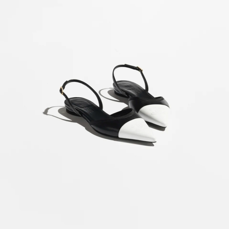 在分享本季前導系列這雙薄底鞋之前，必須先簡單介紹 Chanel 的鞋履是如何征服全球萬千少女。