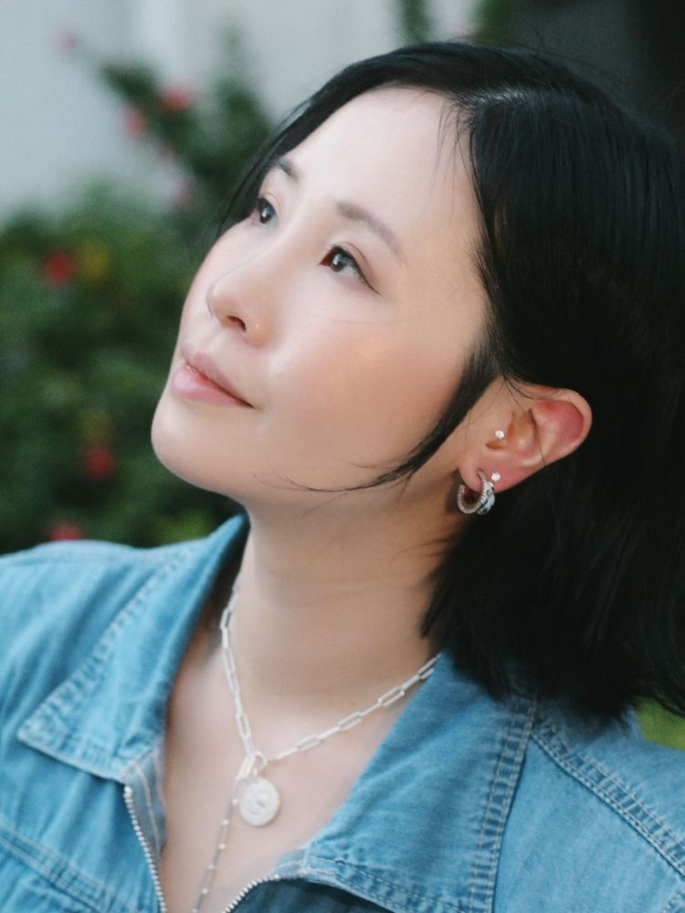 金飾戴不好直接老10歲！造型師教你 3 招挑出「命定款」：金銀混戴更時髦，這款耳環竟是「顯臉小」神器