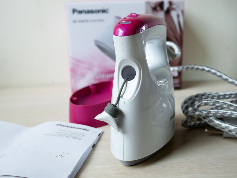 (蒸氣電熨斗開箱) Panasonic國際牌蒸氣電熨斗NI-FS470，輕巧好操作 掛燙/平燙2合1