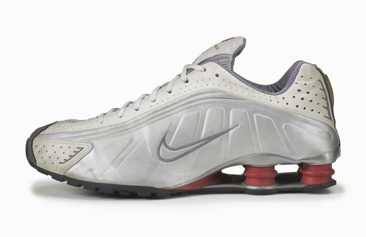 nike store football shoes