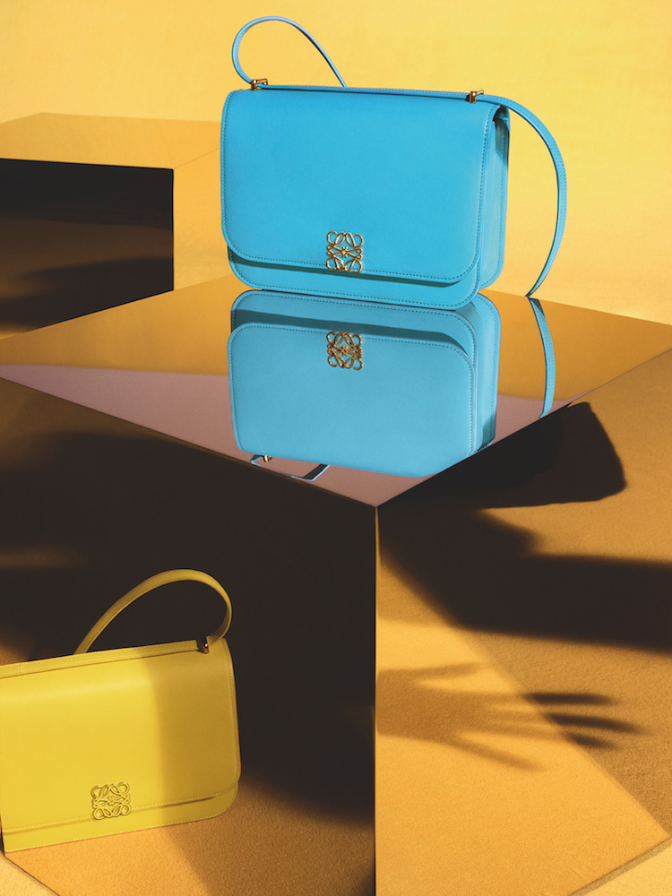 Loewe包包推薦！2021秋冬全新「秒殺款」Logo包登場 ，鏤空包、小方包.....Puzzle準備讓位 | Bella.tw儂儂