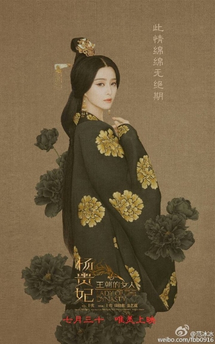少了艷麗多了端莊