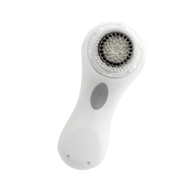 Clarisonic 科萊麗超音波淨膚儀 去除過剩皮脂的效果達到傳統手洗的 2倍以上,可更有效深層清潔肌膚, 解決粉刺、痘痘及殘留彩妝的問題。