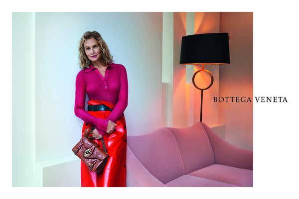 資深超模Lauren Hutton同慶Botega Veneta品牌50周年演繹最新2017春夏廣告。
