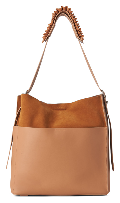 AllSaints Maya 淺焦糖色麂皮拼接背帶抓皺肩背包,14,900元。
