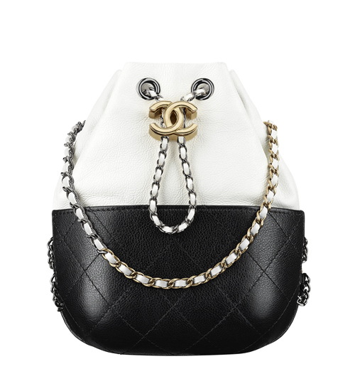 Gabrielle de Chanel系列,米黑雙色菱格紋Hobo包,132,600元。