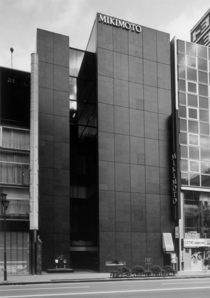 1974年,MIKIMOTO銀座本店歷史照,其建築外觀曾跨越40年歷史。