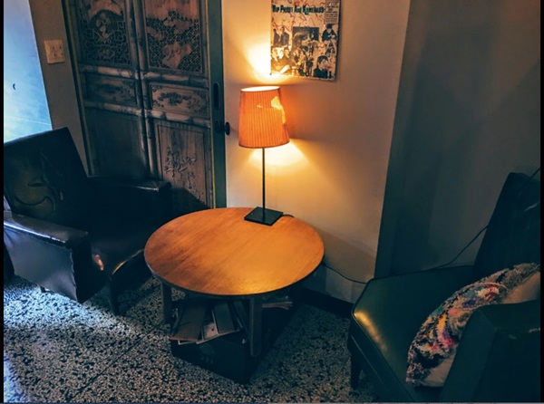 在法式老公寓渡過寧靜夜晚時光─畫公寓 Painted Apartment