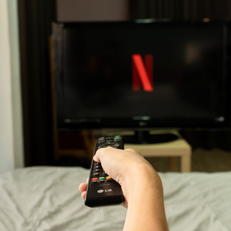 曾經差點被 Amazon 收購？一推出就自帶討論度，Netflix 成功度過網路泡沫化，還創造驚人成長率的秘密是什麼？
