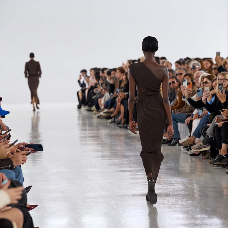 2025時尚市場掀起「新秩序」！低調奢華持續領潮，6大策略聚焦工藝與品牌核心逆轉未來！