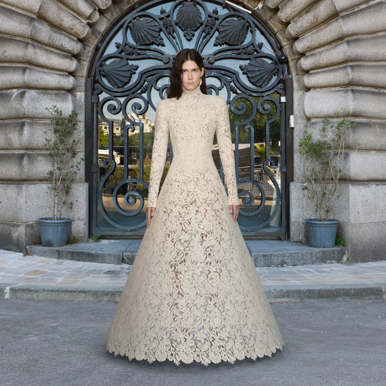 Balenciaga設計師最後畢業作！泰國男神PP Krit獻出伸展台處女秀