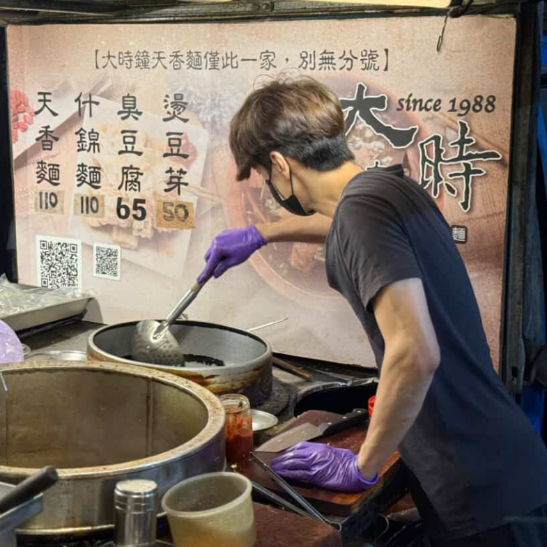 【桃園人帶路】大時鐘天香麵素食宵夜族最愛！發財車一天只賣3小時，想吃靠運氣