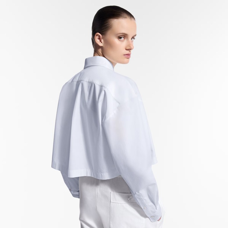 2025白襯衫穿搭6招+23件單品推薦：Loewe版型好，Cos CP值很高
