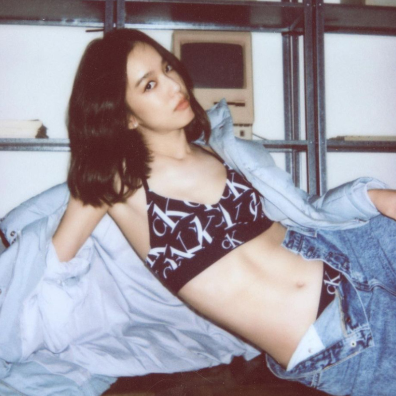 Calvin Klein女神再+1！陳庭妮辣曬馬甲線，解析3大女星私服「性感」穿搭公式！