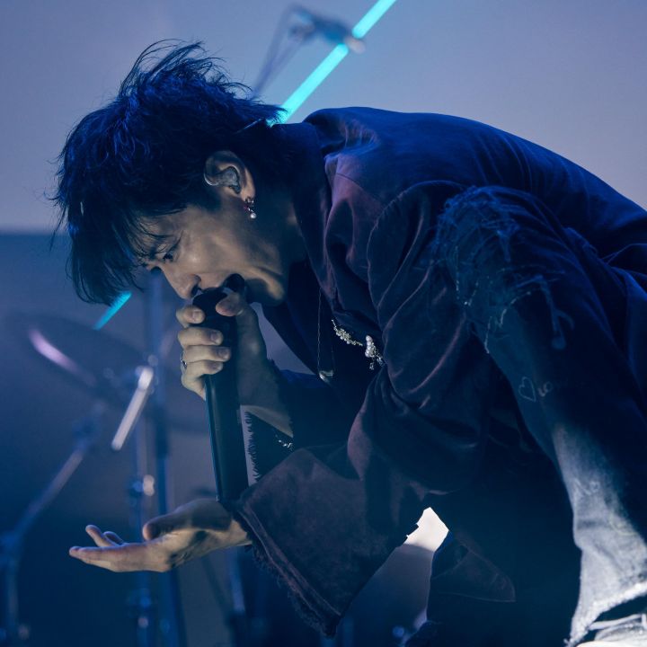東京直擊｜Netflix《玻璃之心》佐藤健live飆唱嗨翻600粉，突襲快閃店寵粉無極限