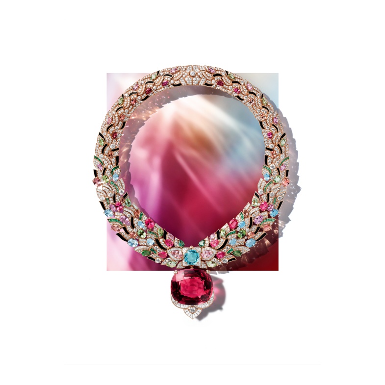 珠寶萬花筒！2025寶格麗《Polychroma》頂級珠寶系列：做一場色彩與光影的夢