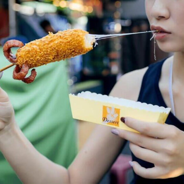 高雄一定要去吃的排隊夜市美食！盤點 8 家瑞豐夜市必買小吃，帶你一起大啖超夯雞排、道地泰奶！