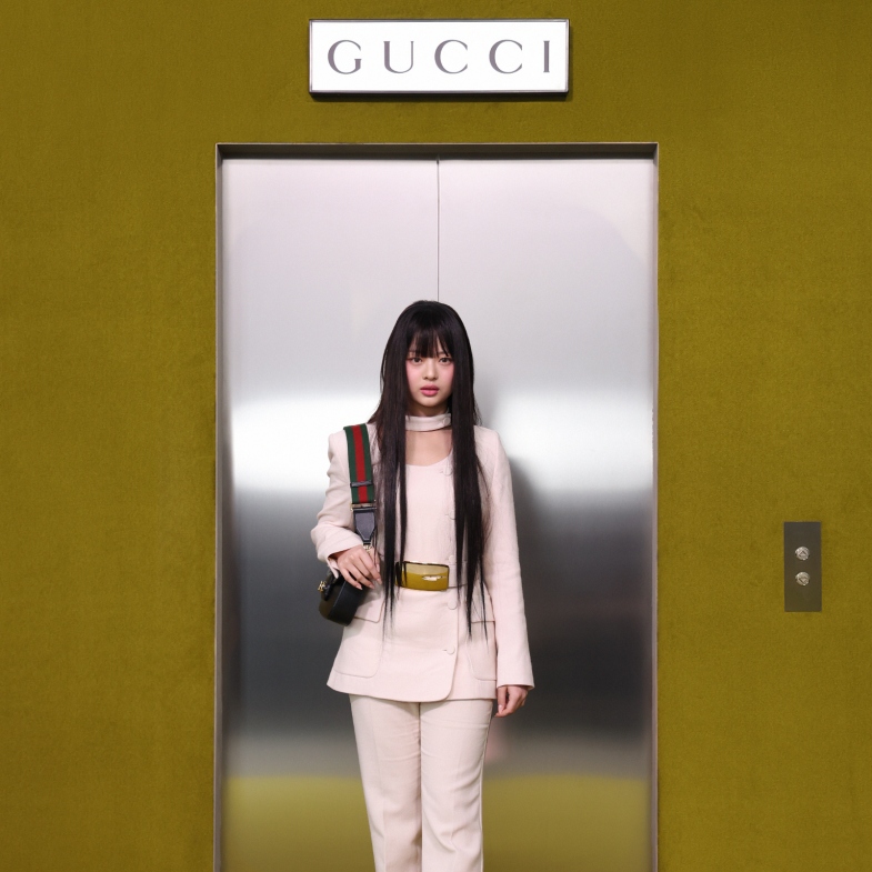 Gucci「Horsebit 1955」紅什麼？經典馬銜鍊、百變好搭款，連NewJeans Hanni、Julia Garner到韓星IU都瘋它！