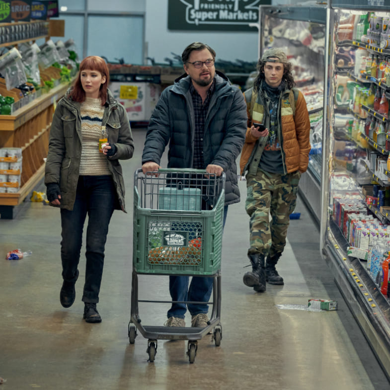 Netflix12月電影推薦Top7！《千萬別抬頭》好萊塢眾星雲集，《剩單響叮噹》陪你笑鬧過聖誕