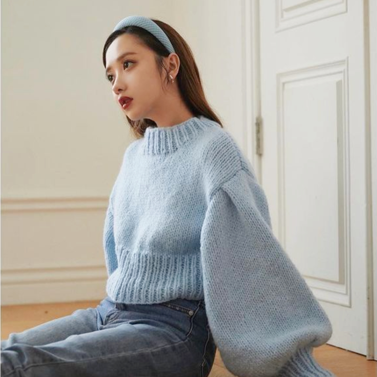 藍色毛衣搭配KOL來教你 ！莫莉、Ariel、Irene...從台北到首爾，2021春夏必備單品就是它！