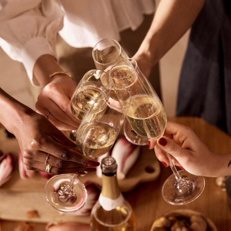 歐洲爆發酒吧倒店潮！年輕人不喝酒改喝咖啡是主因，「Sober Curious」成社群爆紅關鍵字！