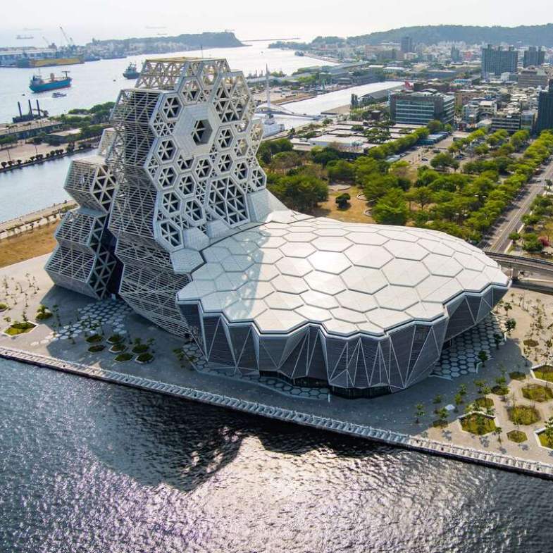 高雄變得不太一樣了！2023 台灣建築獎：壽山動物園拿下「首獎」、流行音樂中心獲「都市活力特別獎」