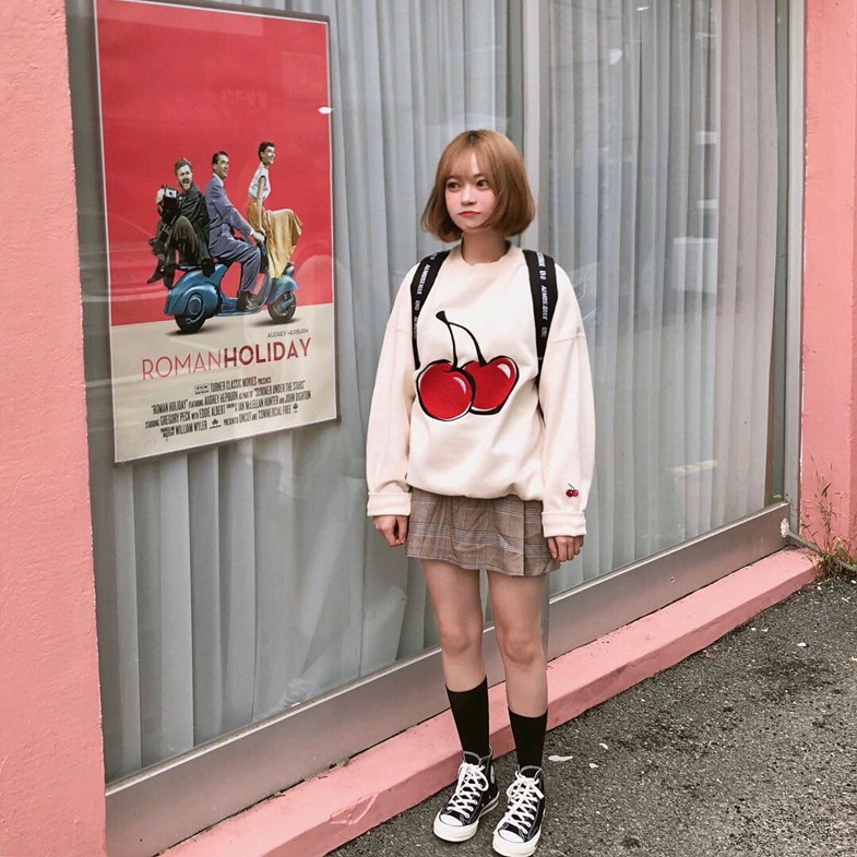 懶女孩都該有件大學 T！學會這5種「最高價值」穿搭重點，一周五天造型超百變！