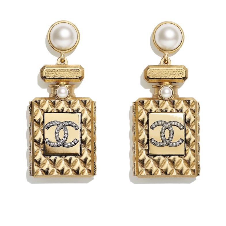 Chanel耳環也斷貨！水滴珍珠、迷你香水、經典Logo，工坊系列珠寶太搶手！