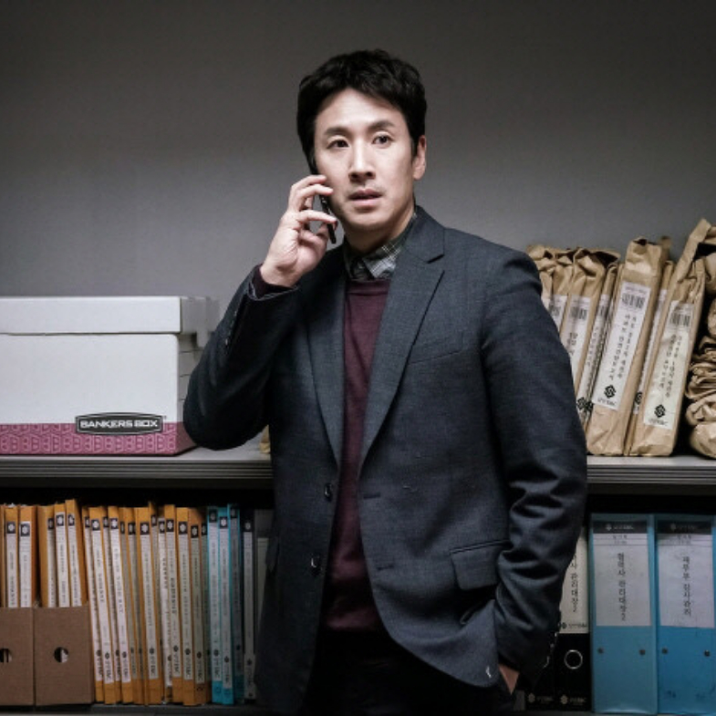 李善均驚傳輕生！出演超過 60 部作品，以《我的大叔》溫暖形象與神作《寄生上流》走紅全球