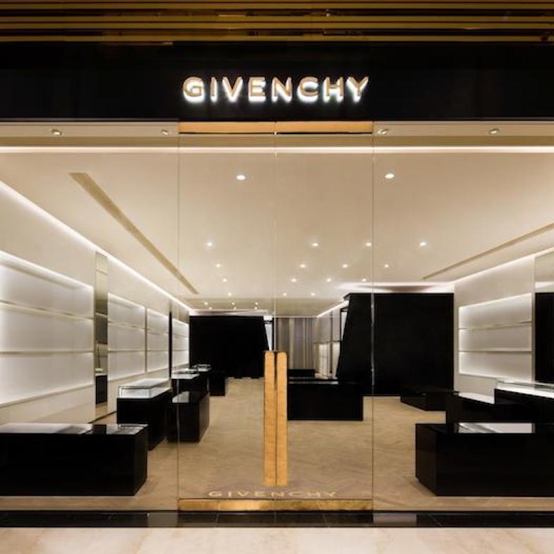 Givenchy據傳告別台灣？用一件羅威納犬Tee翻身，疫情衝擊業績