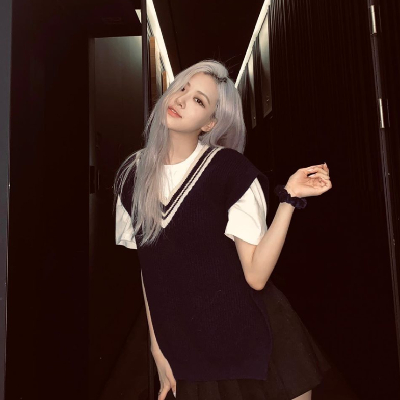 2020秋季絕對不能錯過背心穿搭！BLACKPINK Rose、泫雅都愛穿，秒變韓系小姐姐