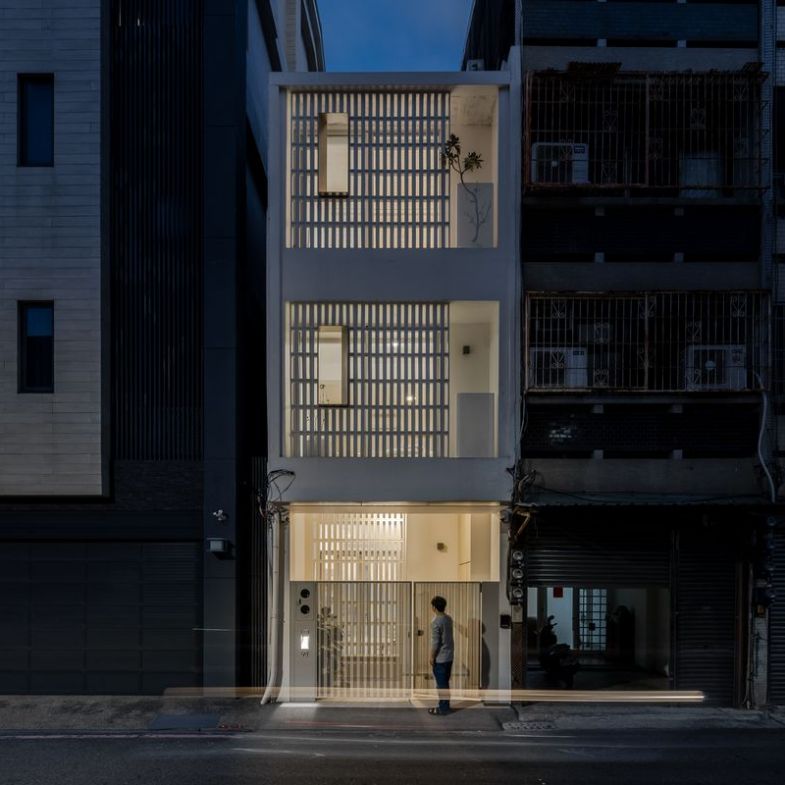 台南純白私宅「禾光之屋」獲住宅獎肯定！轉譯台灣傳統透天厝建築語彙