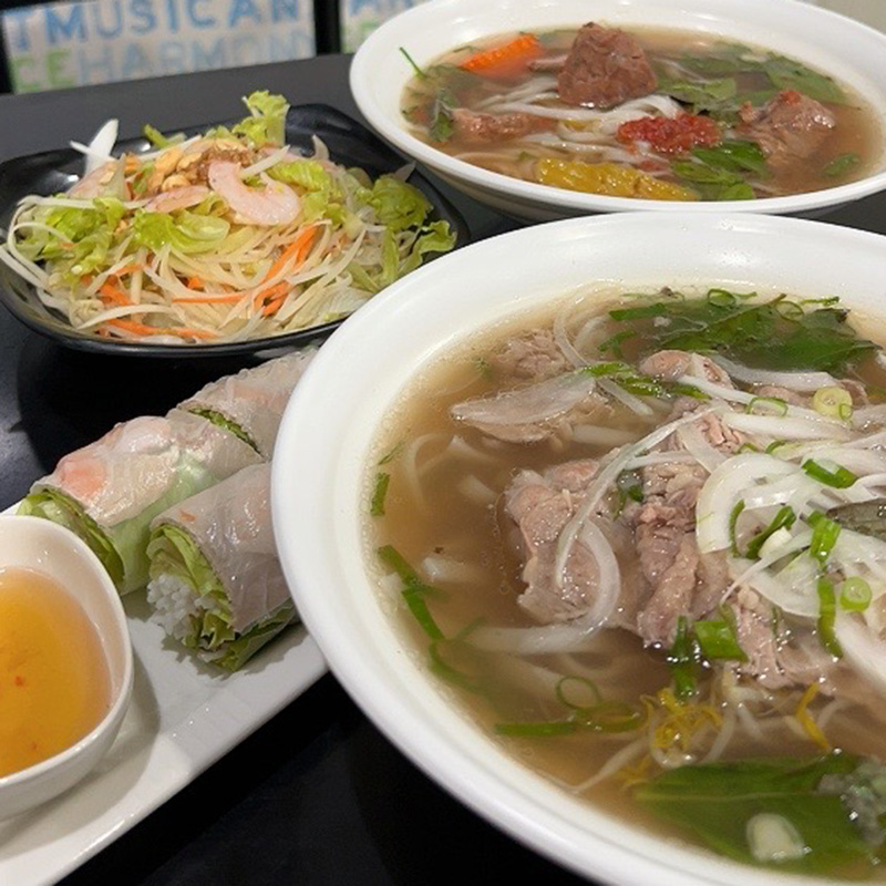 【食間到】四平商圈美食推薦「金鳳越南美食」！超清爽「生牛肉河粉」新嫩牛肉帶股中藥香好迷人