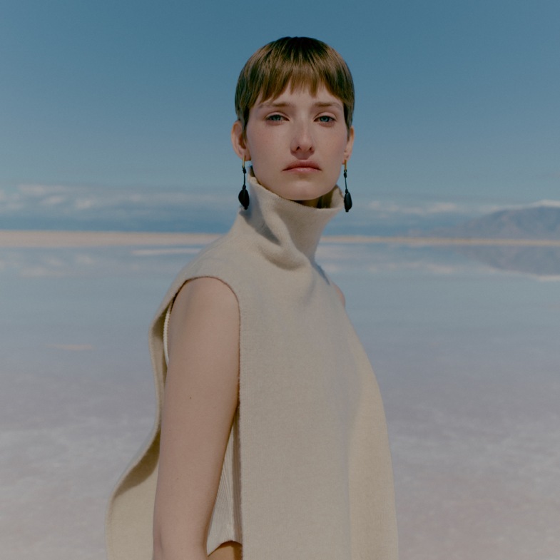 圓臉女生耳環怎麼挑？圓形、小耳釘最顯胖，「這個款式」是修飾關鍵！