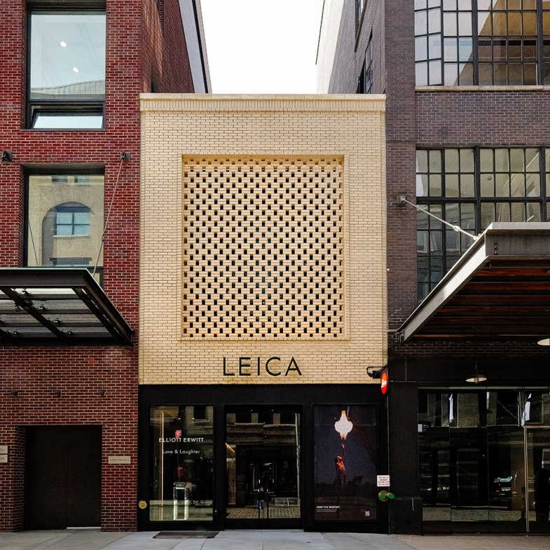 iPhone就是一台Leica相機！徠卡推出手機手柄，萬元有找的價格就能拍出頂級照片