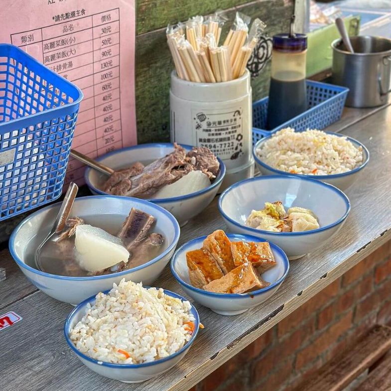 精選台北大橋頭延三夜市 7 大美食：必比登推薦高麗菜飯、網評台北最強豬腳飯、古早味筒仔米糕...快來挖掘經典美食老字號！